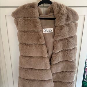 La Fiorentina Taupe Faux Fur Puffer Vest